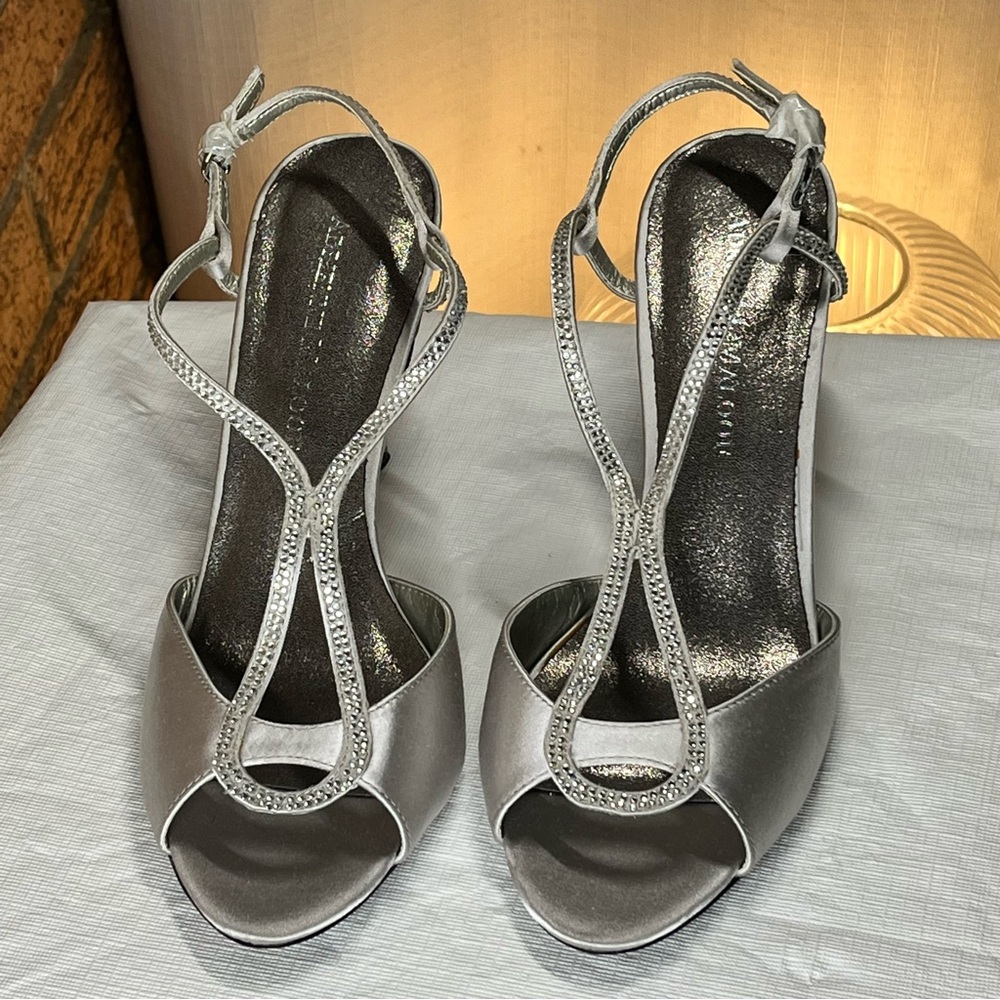 Adrienne Maloof Yvette silver Satin and crystals heels 7.5 NEW